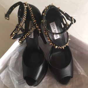 Peep toe platform heel